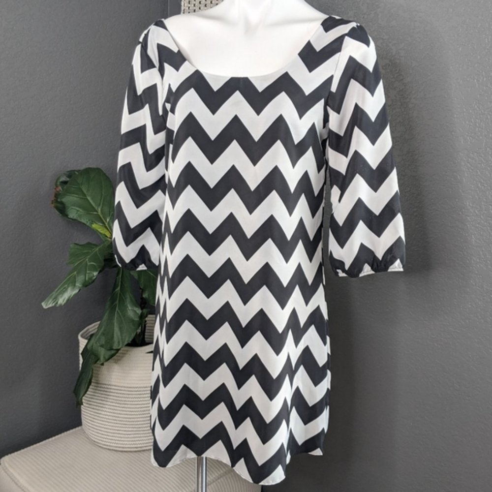 3 for $20🌼 Chevron Shift Dress